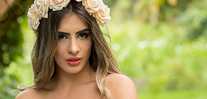 Η Βραζιλιάνα Brenda φωτογραφίζεται και μας αιχμαλωτίζει με την ομορφιά της..
