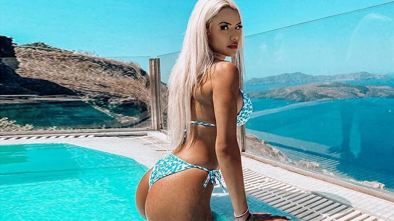 Η Στέλλα Μιζεράκη μπουρλοτιάζει το Instagram με τις σέξι φωτογραφίες της !